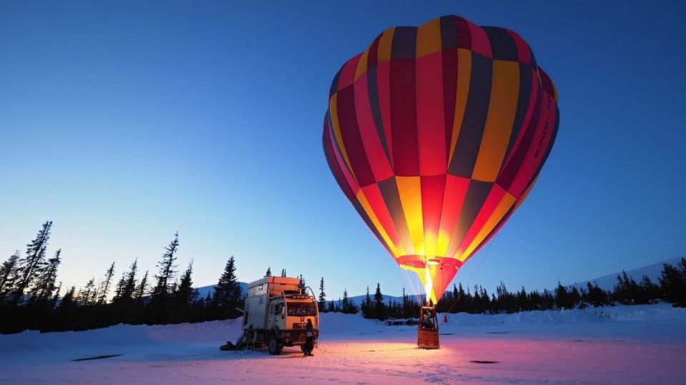 Balon a nákladní auto - skvělá výbava k dobývání severu